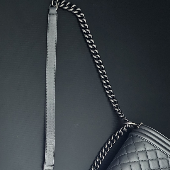 Authentic Pre-loved CHANEL 2014 Fall/Winter Boy Bag Dark Silver Large - Picture 9 of 16